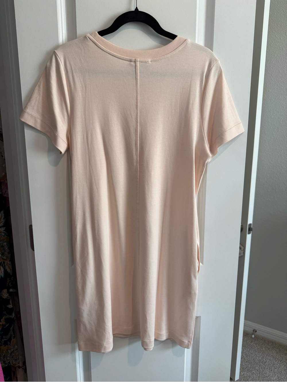 Calvin Klein Women’s Light Pink Crew Neck T-Shirt with pockets - Picture 4 of 4